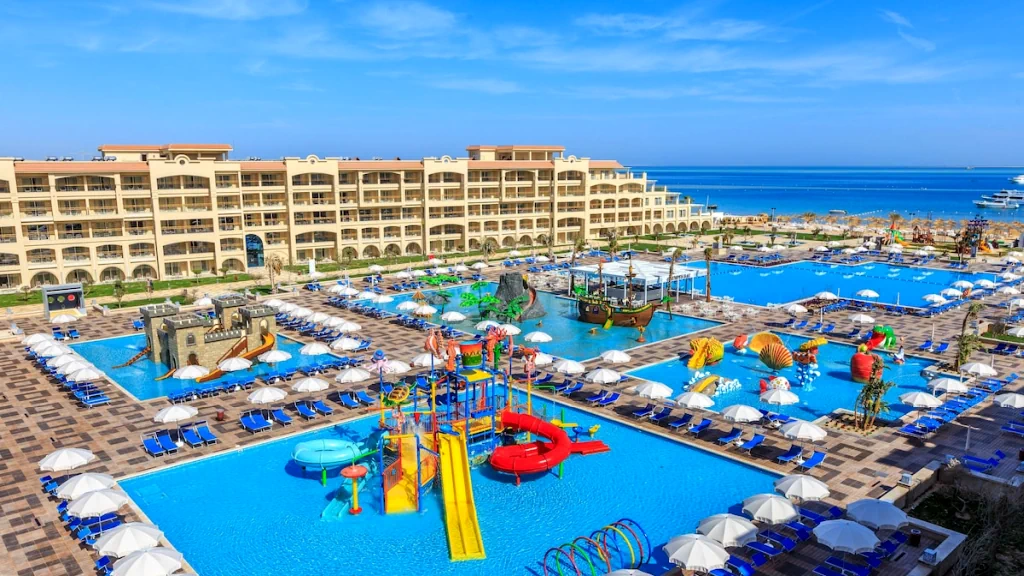 Albatros White Beach Resort